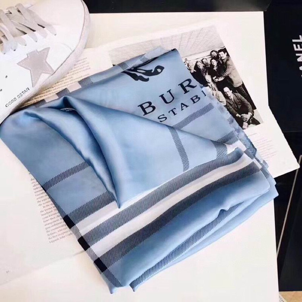 Bv*b*rry Scarf